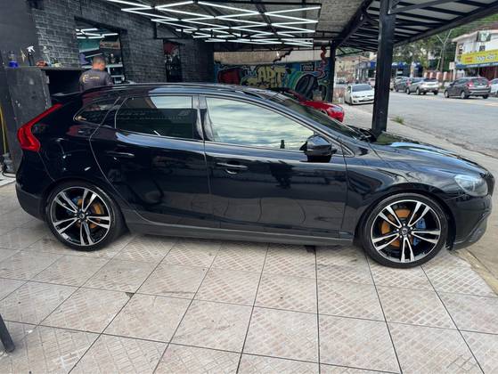 VOLVO V40 2.0 T5 CROSS COUNTRY AWD TURBO GASOLINA 4P AUTOMÁTICO VOLVO V40 2.0 T5 CROSS COUNTRY AWD TURBO GASOLINA 4P AUTOMÁTICO